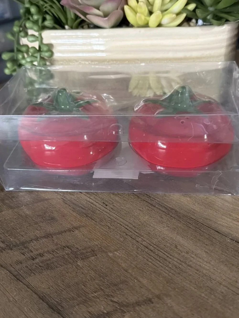 the spring shop Tomato Salt & Pepper Shaker Set - NIP